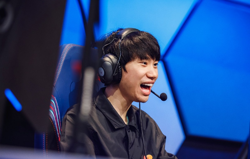 Doinb意外战胜曼联,刷新纪录引爆全场!再创辉煌时刻 Doinb意外战胜曼联,刷新纪录引爆全场!再创辉煌时刻