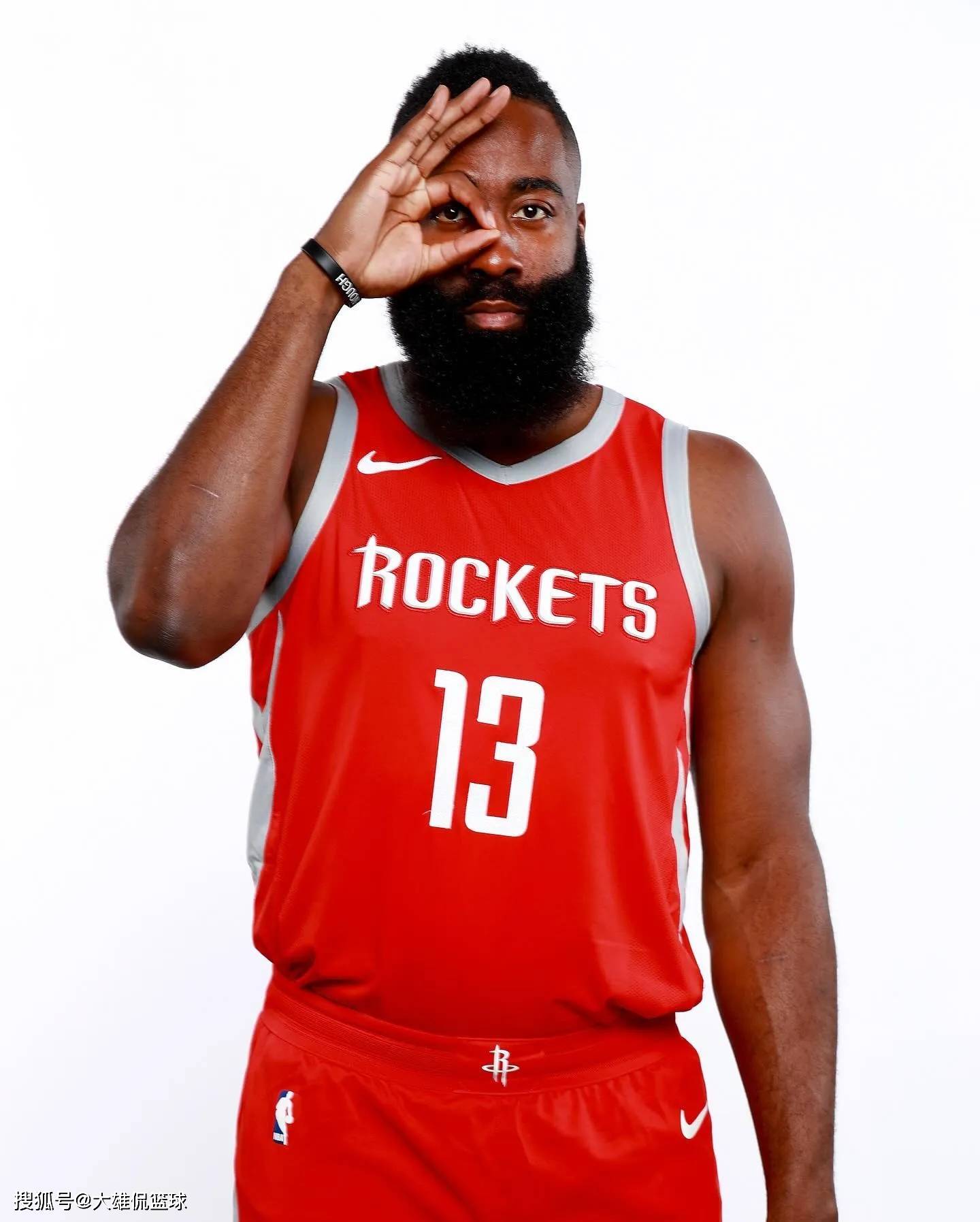 哈登意外战胜尤文图斯,战术调整引爆全场!赛场气氛高涨 哈登意外战胜尤文图斯,战术调整引爆全场!赛场气氛高涨