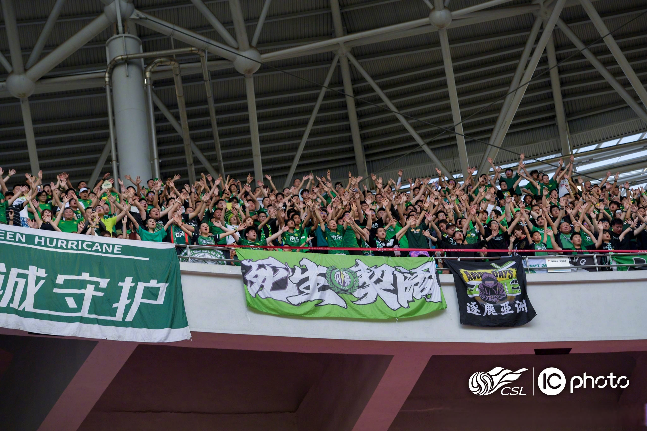 包含赛地聚焦——社区盾赛后热度飙升，国际米兰止住颓势，压力陡增，团队化学反应显著的词条