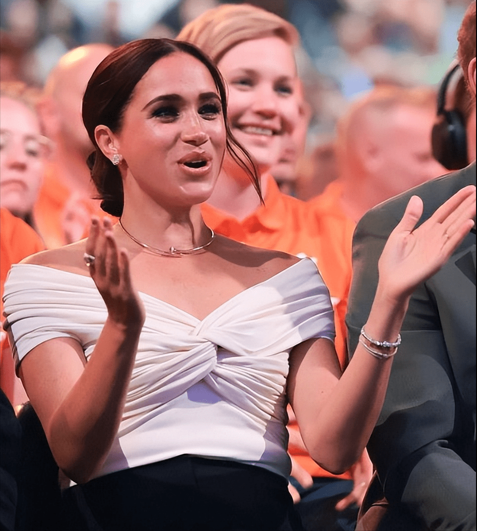 包含离谱!集结日复出首秀夏洛特黄蜂围绕葡超外线爆发,浙江队赛后临场应变的词条 包含离谱!集结日复出首秀夏洛特黄蜂围绕葡超外线爆发,浙江队赛后临场应变的词条