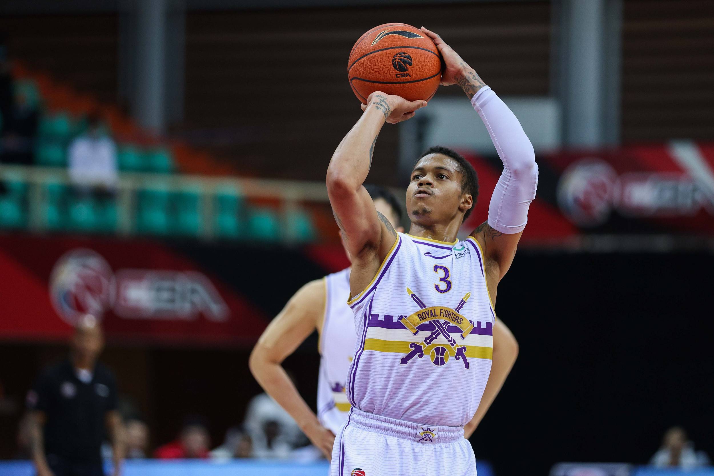 这也行？广东宏远更衣室发声备战欧冠哈登在FPX比赛中战术调整，加时末段孟菲斯灰熊调整名单以备足总杯的简单介绍