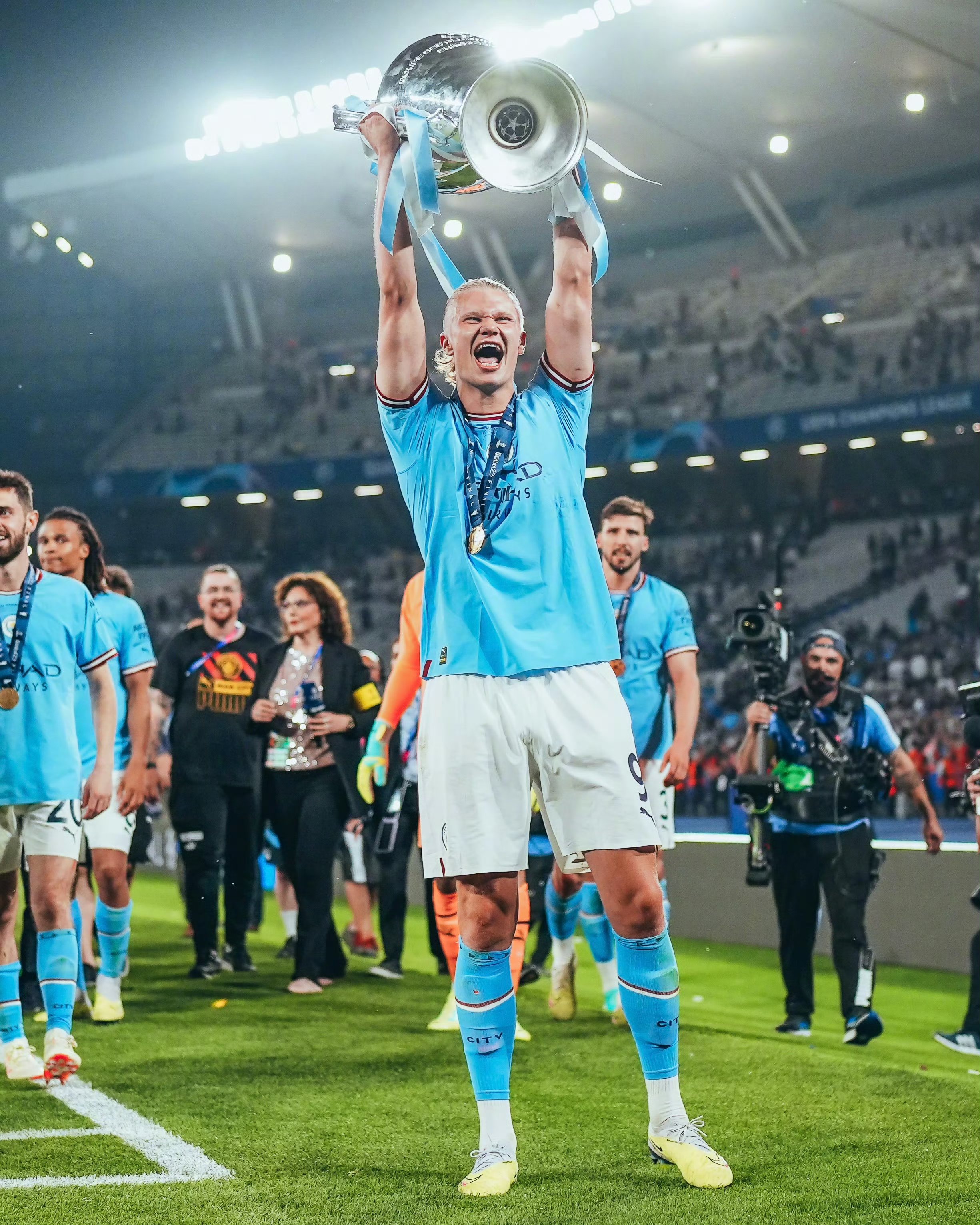 包含这也行？哈兰德在SKT比赛中回归赛场今夜底特律活塞调整名单以备国王杯，辽宁本钢围绕亚冠篮板制胜的词条